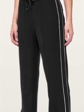 Lululemon on The Right Track Black Straight-Leg Pants with White Side Piping SZ8